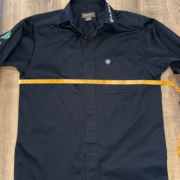 Ariat Men's Black Button Down Shirt with Colorful Sleeve Logo - Picture 2 of 7